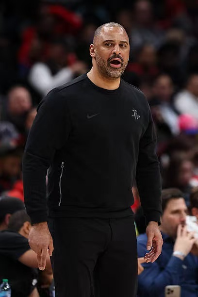 湖人首轮对手是火箭，我们有主场优势，预测一下系列赛大比分？ 