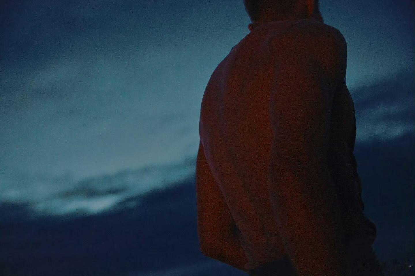 米卡 我真的穿了米卡这次的ELLE盛典造型真的是让人眼前一亮，透视背心和肌肉线条