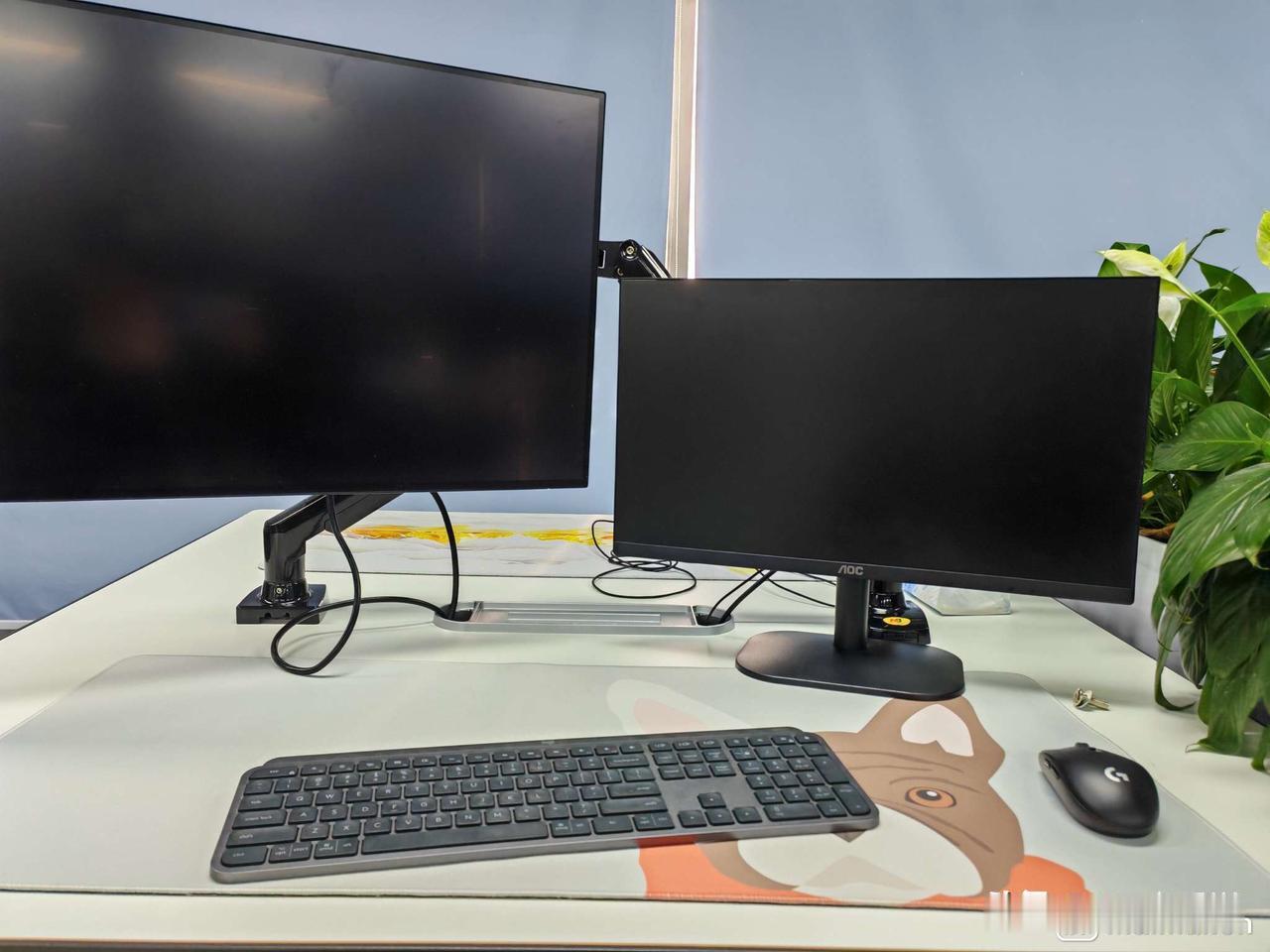 昨天跟着HR总监面试了一个35岁的招聘经理，当HR总监说出“我们会继续把你往上推