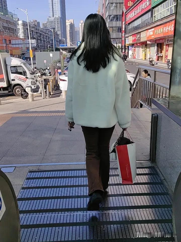 台湾省，曾经的亚洲四小龙之一。娱乐节目领先整个亚洲地区，能叫上名的节目比比皆是，