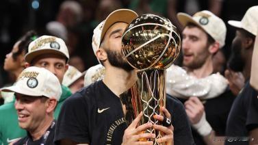 [NBA]凯尔特人第18次夺得NBA总冠军
北京时间6月18日，NBA总决赛第五