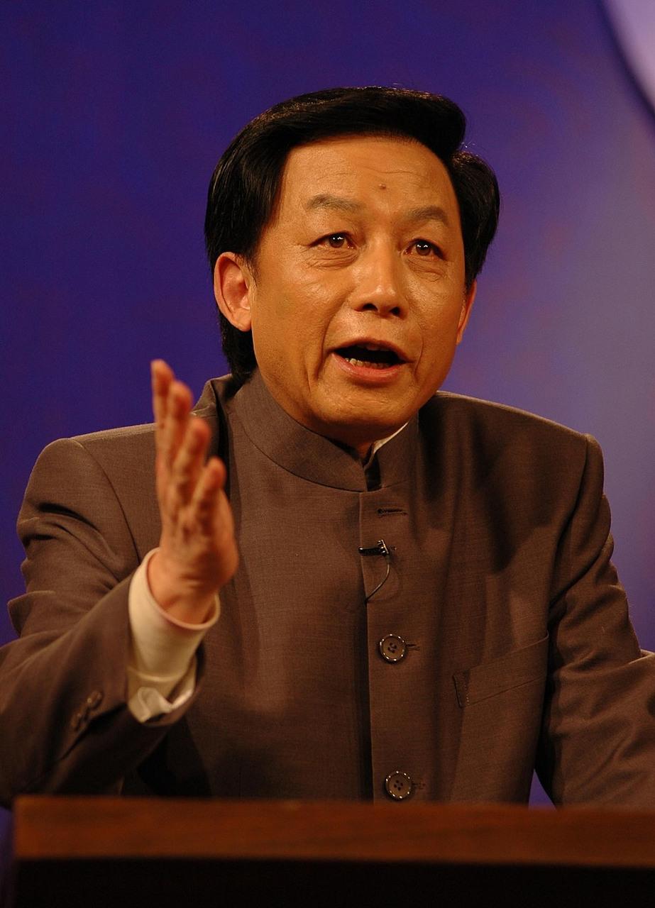 活到这个年纪，也算见过不少所谓专家学者的言论了，说实话，看到易中天大肆吹捧西方所
