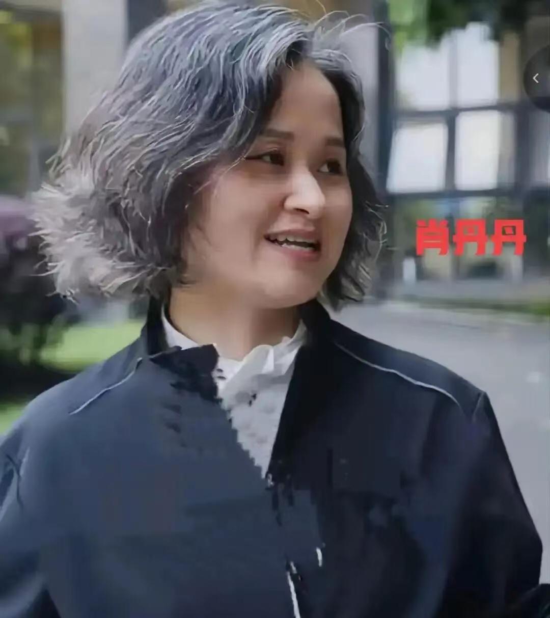 肖丹丹从凯越裸辞跟随张雪，此举揭露三个事实

1、她比张雪年长几岁，把张雪当亲弟