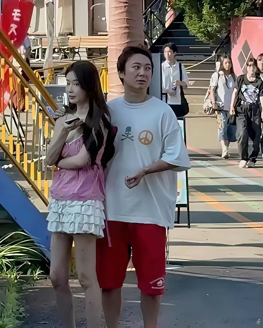 不管万达和王健林如何，王思聪始终活得自在幸福。能把日子过成自己喜欢的样子，本身就