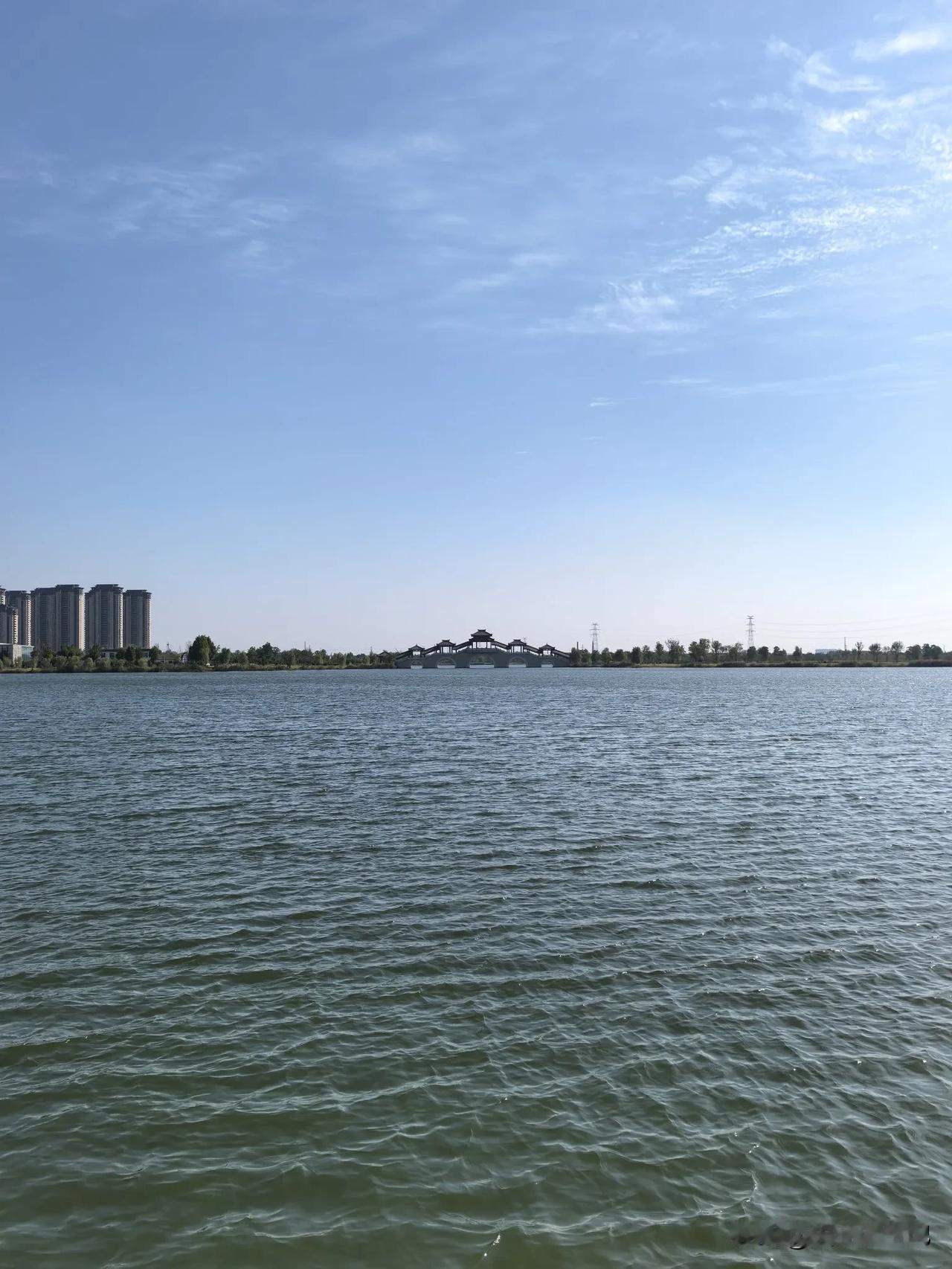 贾汪龙吟湖
由远及近观龙吟胡湖中桥，
由小到大，
由远及近，
由模糊到清晰，
龙