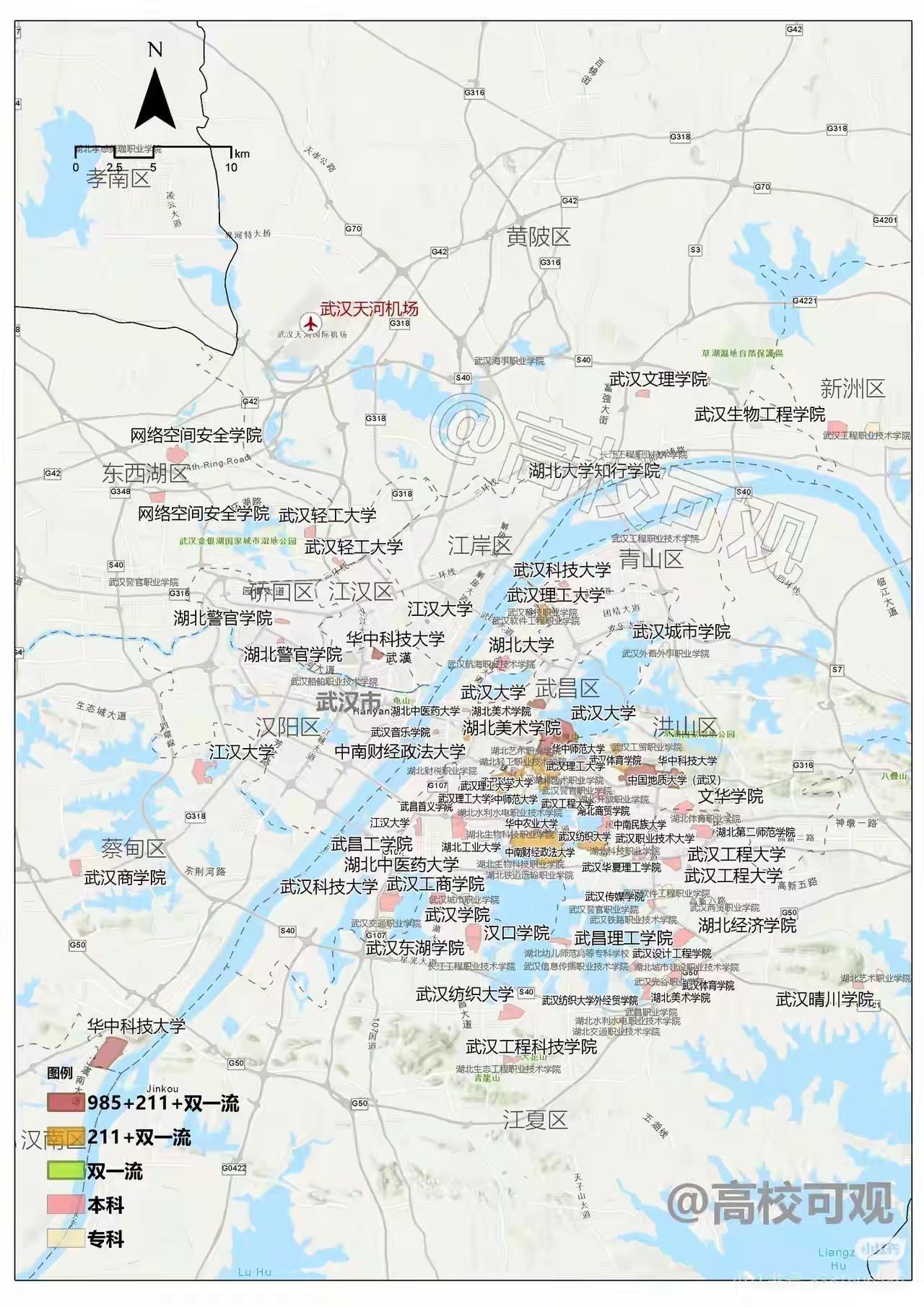 武汉长江两岸发展程度和体量都差不多，大学集中在江南，商业的话江北略强于江南[笑哭