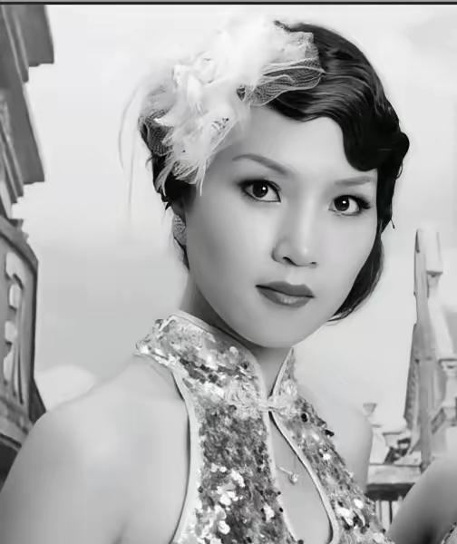 顾祝同执行军务，路过家乡，偶然想起结发妻子，于是回家去看望，谁知进门见妻子肚皮鼓