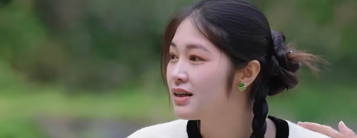 人们总说回乡就不一样了。但在王奕芝姐姐的《女孩，芝个声》最新一期，我看到了终于有