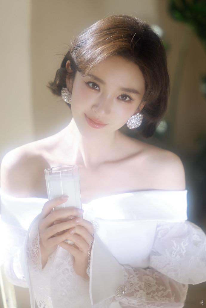 唐艺昕唐艺昕四公胆小鬼造型唐艺昕最适合女团妆的人来了看惯了甜妹再看她的恶魔辣妹舞