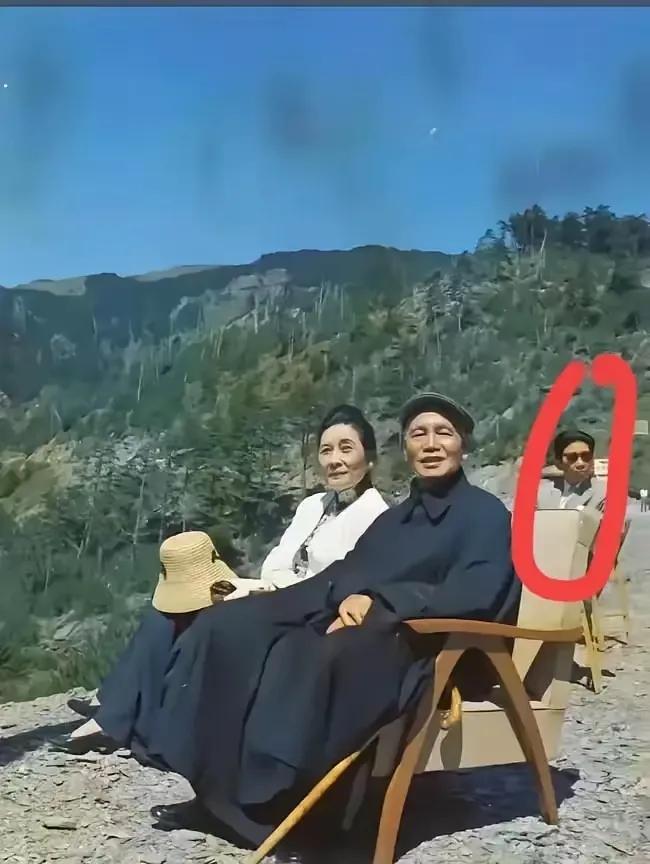 难怪蒋介石会总是打败仗，
最终蒋介石会最终败退台湾，
他这战略布局是真的不行呀。