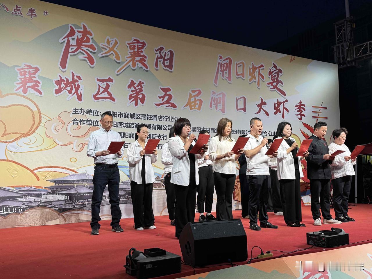 都说经济不景气 实拍襄阳闸口大虾节 人山人海 藏着一座城的底气

文/襄阳小沫
