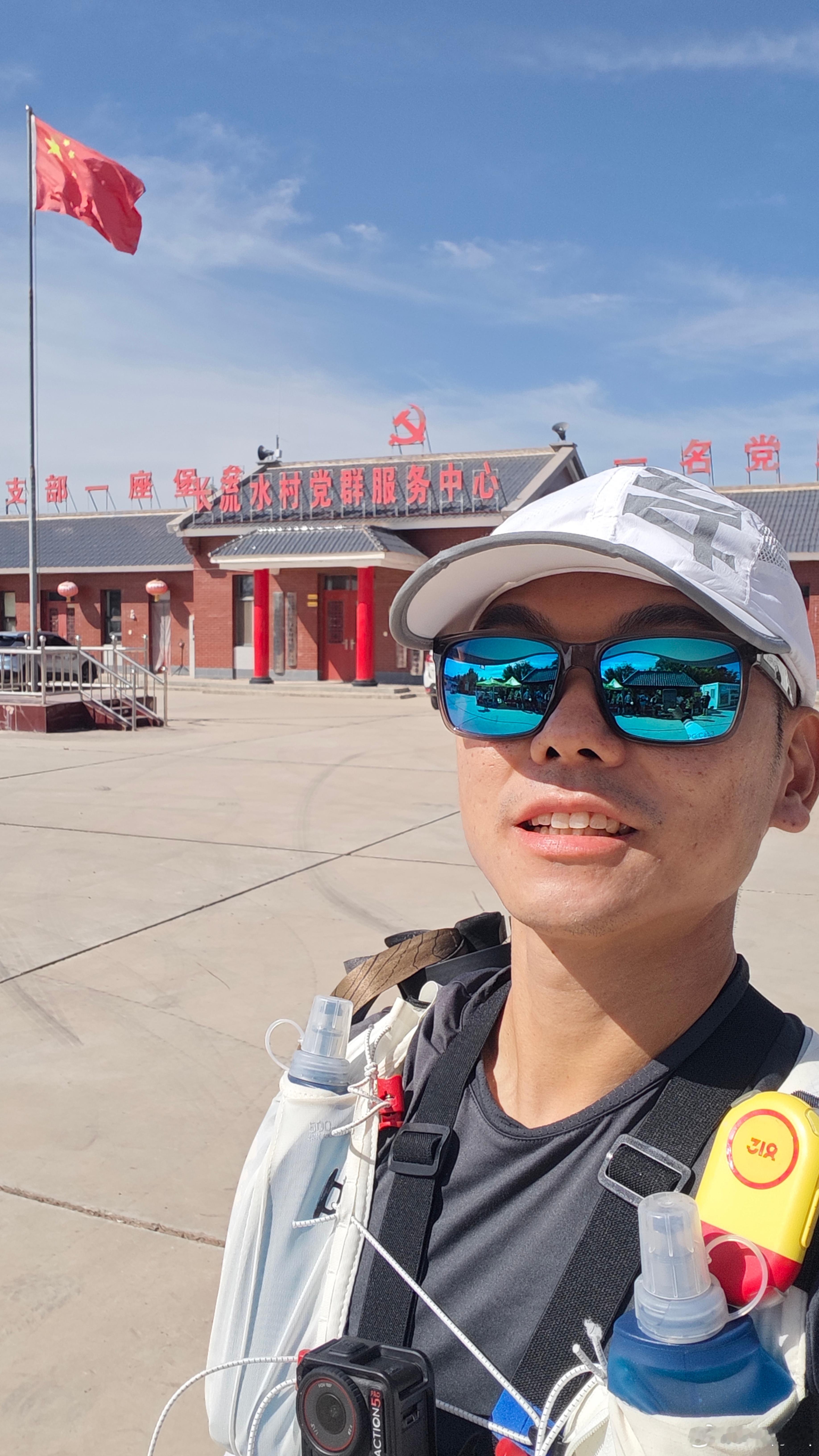 50km完成一半了，沙漠很壮阔，但是真的太难跑了，每一步都很费力，而且一眼望不到