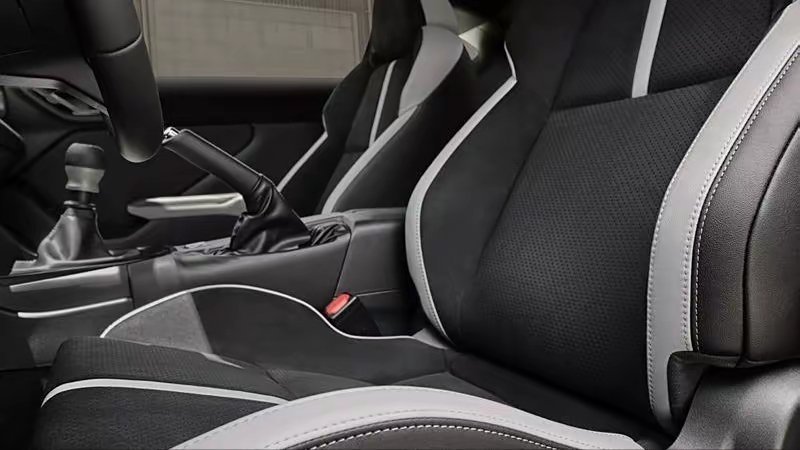 捷尼赛思 G70 是一款具有特色的汽车，有以下特点：- 座位数：提供 4 门 5