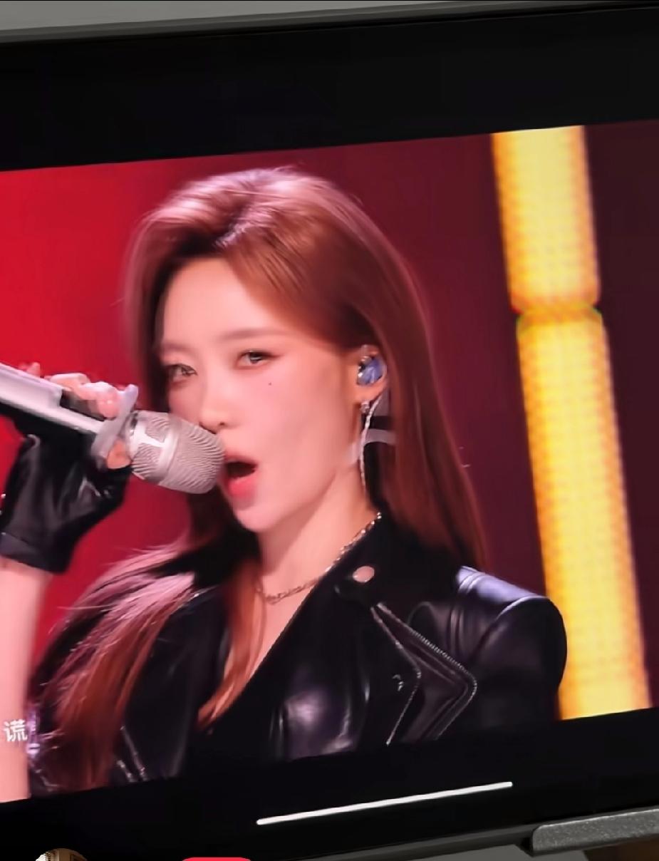 我的天哪，被林有有惊艳到了！
沈月唱张碧晨的歌给我意外到来！

原来她10年前是