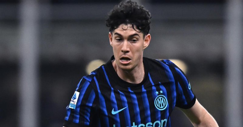 📢 据《米兰体育报》报道，巴斯托尼能否出战佛罗伦萨存疑，目前情况并不乐观。球队