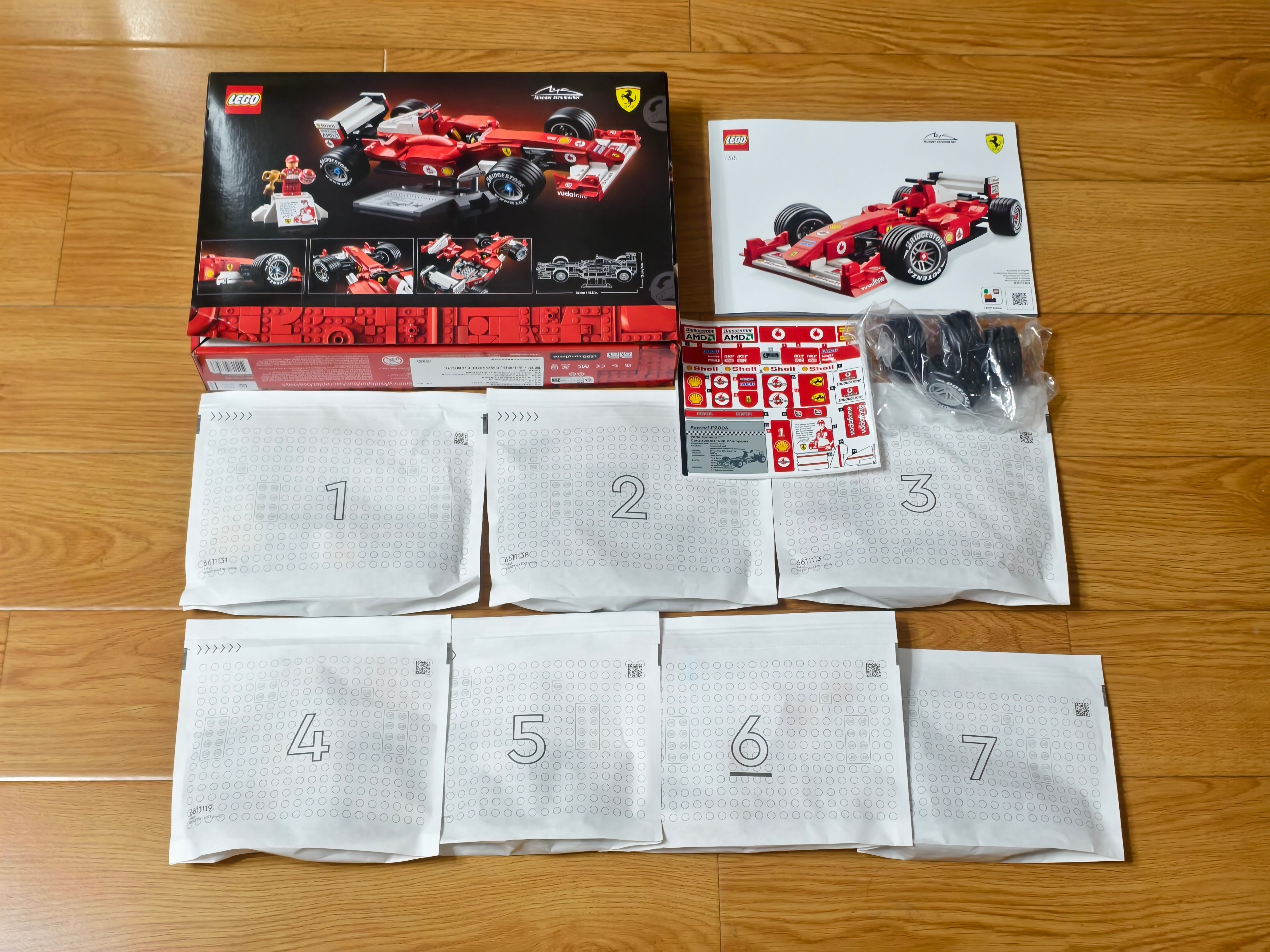 回国第一晚，赶紧拼个乐高。ICONS系列，11375 法拉利F2004 × 迈克