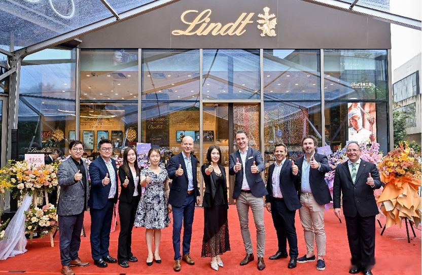 【瑞士莲中国总经理：已重设增长路径】近日，Lindt瑞士莲于上海淮海中路龙凤PR