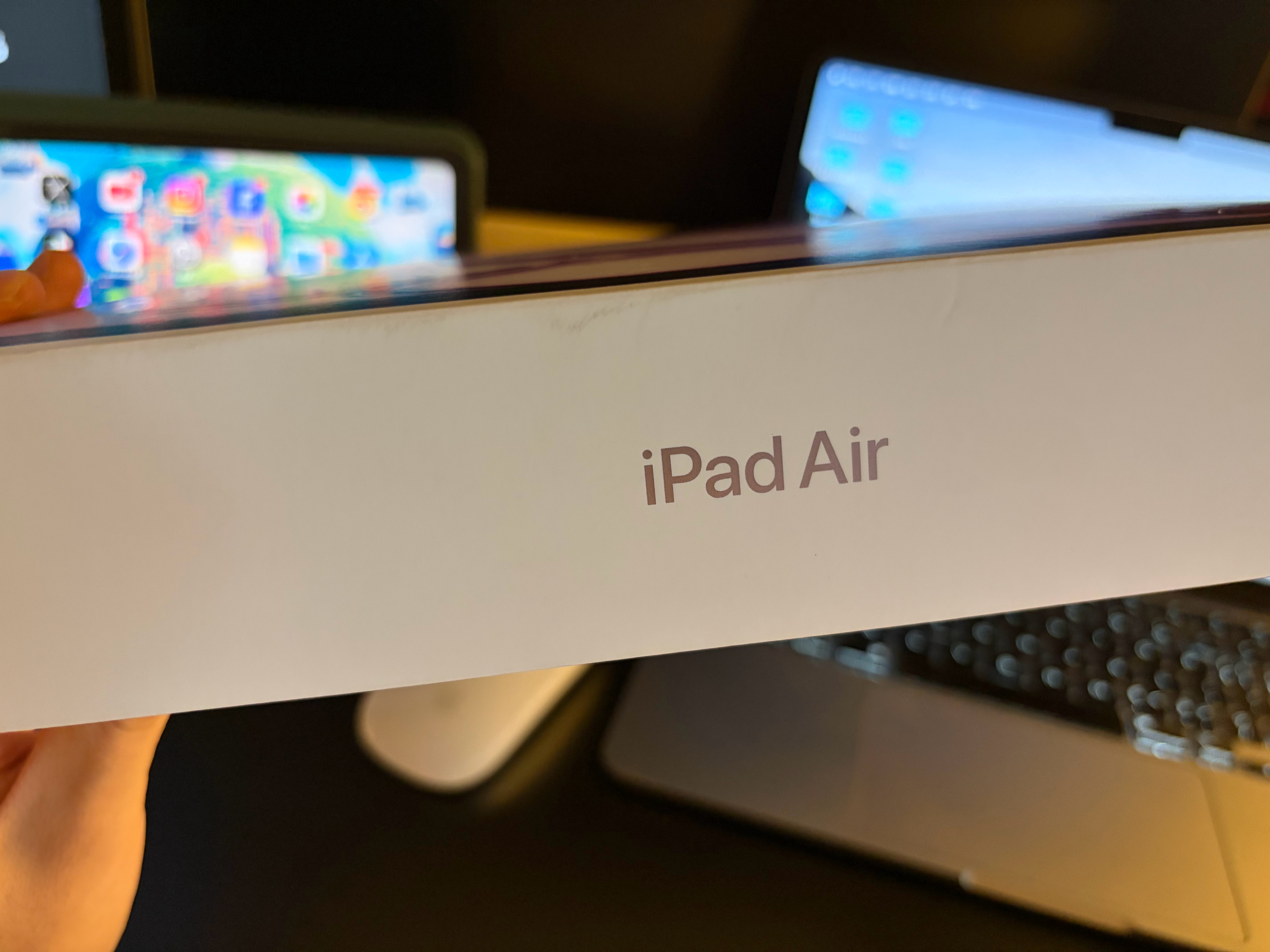 最新款Air 全家福到齐了MacBook Air+ iPhone Air+ iP