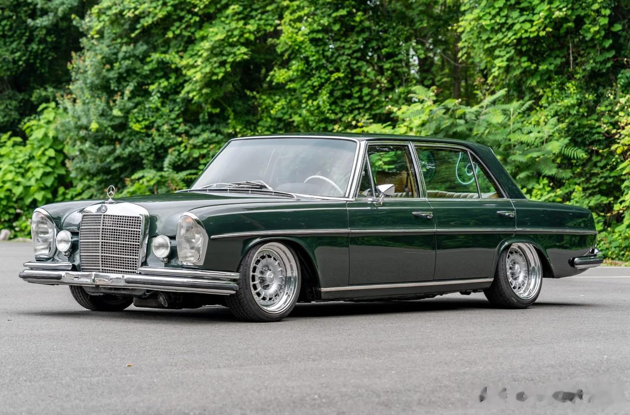 1968年梅赛德斯-奔驰300SEL