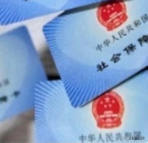 我觉得不管这次涨不涨养老金，还没缴的，还是要把养老保险缴上。
哪怕退休后，每个月