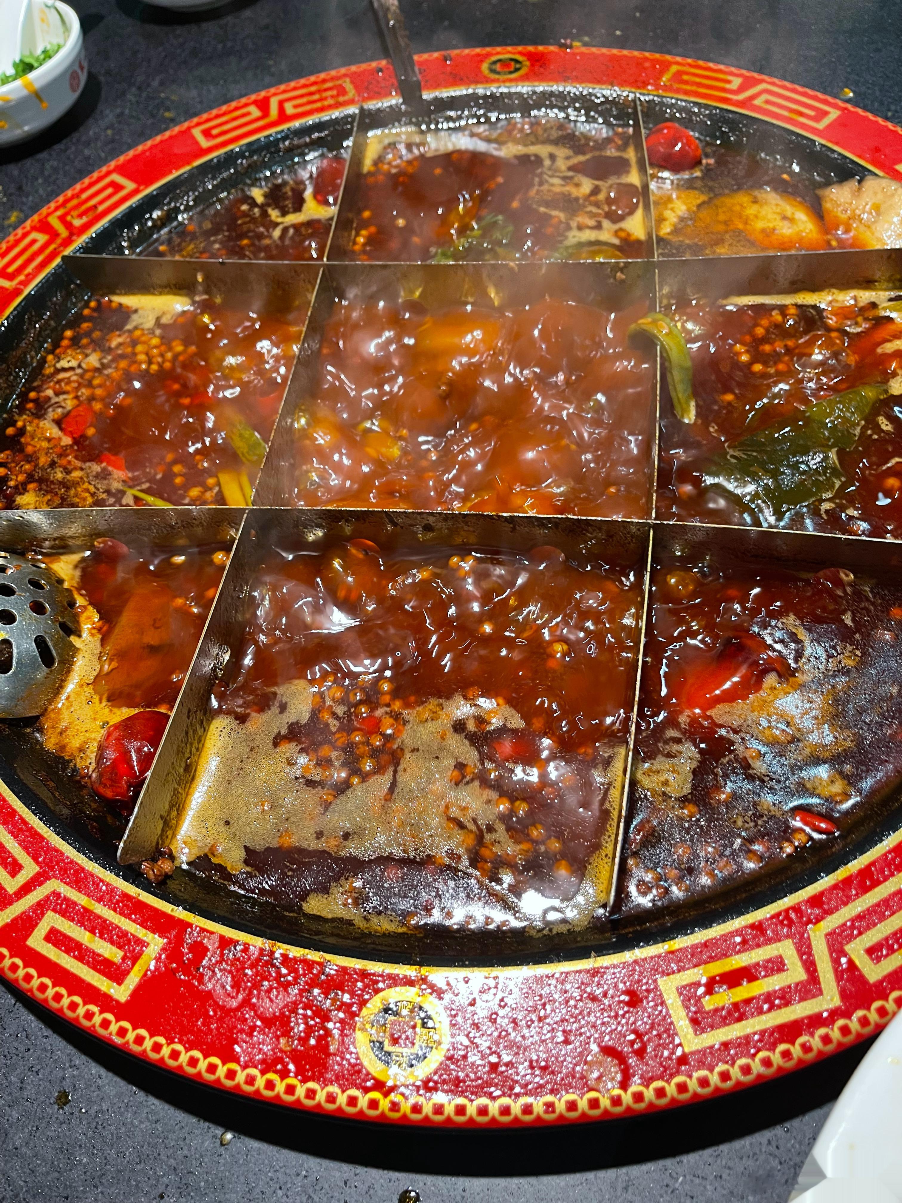 吃火锅，这小八嘎好急，你不能吃这个啊！ ​​​