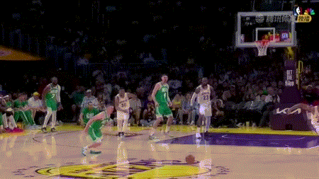 今天普理查德把湖人打爆了！——全场出战37分钟，14投10中（其中三分球9投6中