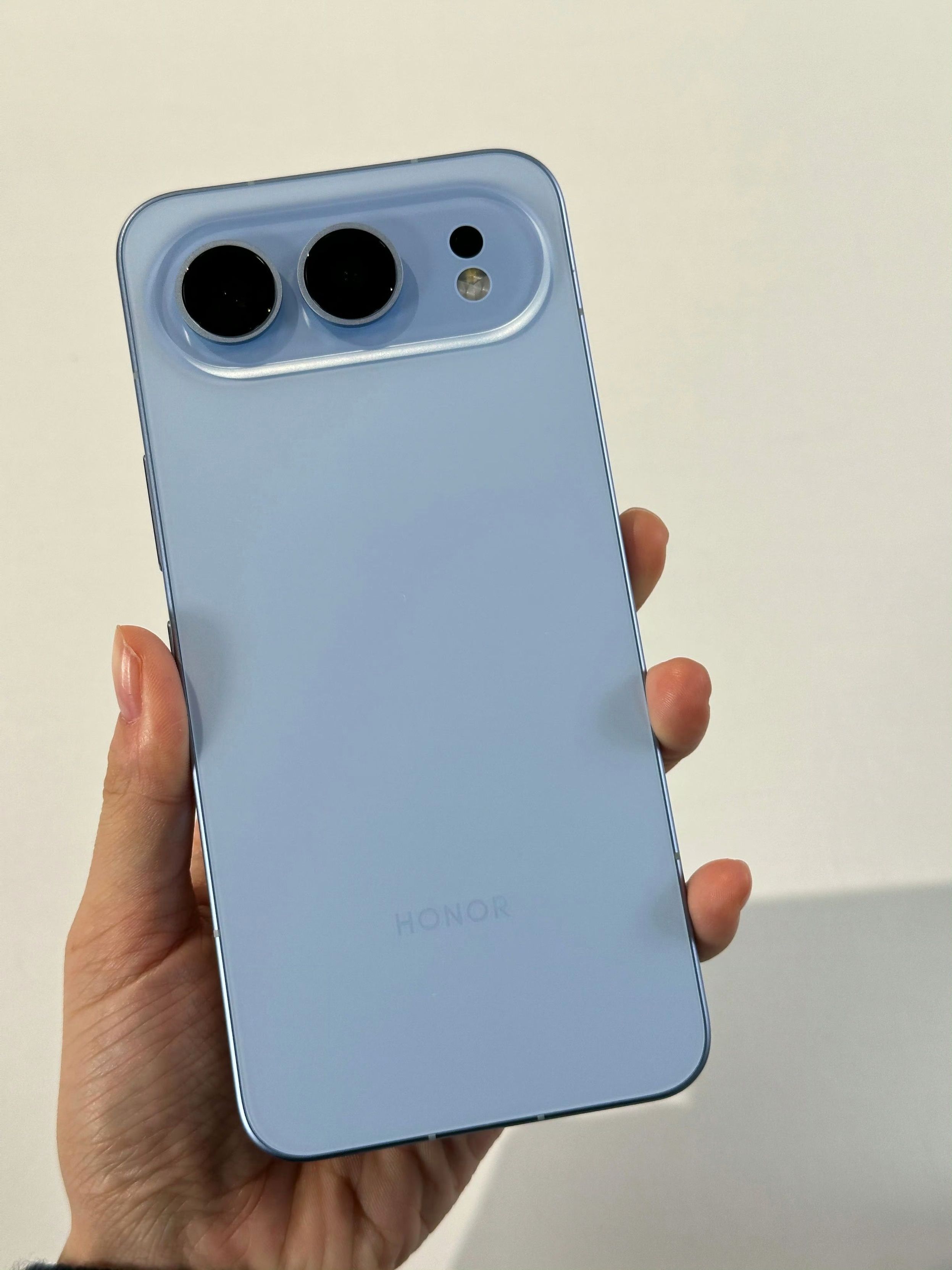 荣耀这外观，大家觉得好看吗？ 