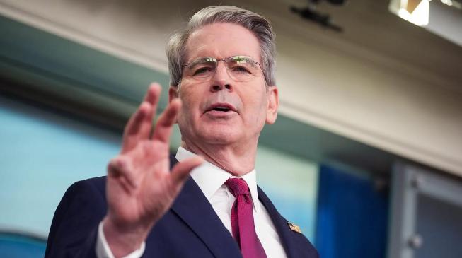 美国政府关门居然创下历史最长纪录，一停就是40天，现在整个国家都快乱成一锅粥了，