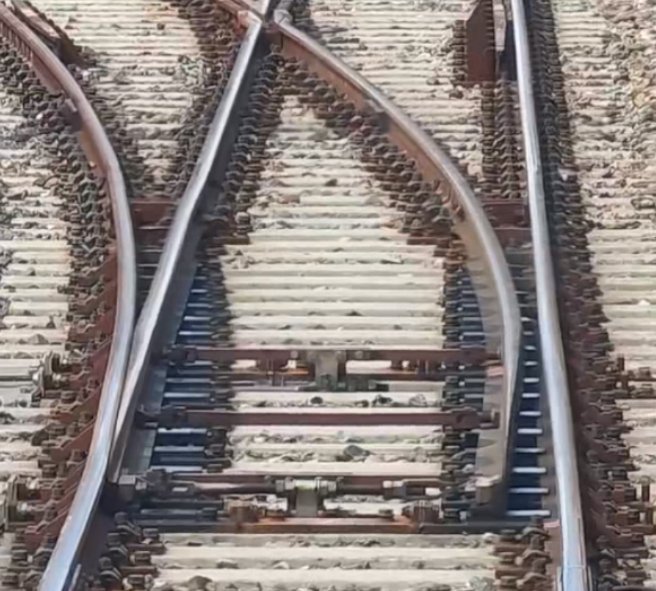 这两种道岔有啥区别？图1这个道岔感觉怪怪的 