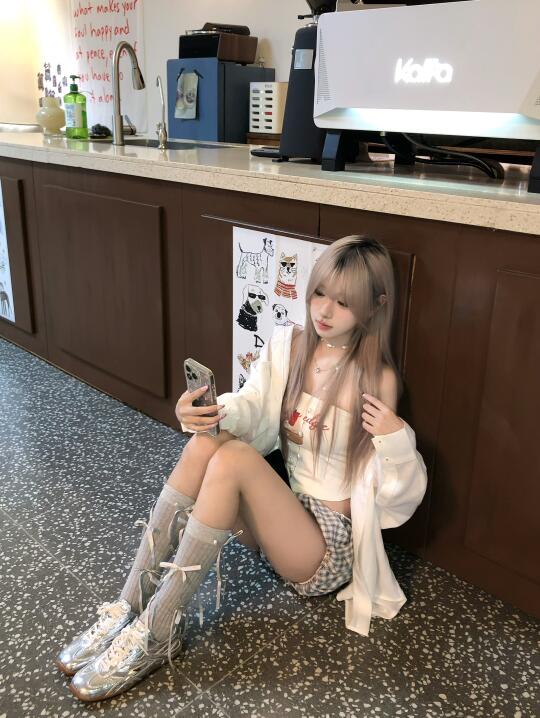 ฅ≽^ ⦁ ⩊ ⦁ ^≼