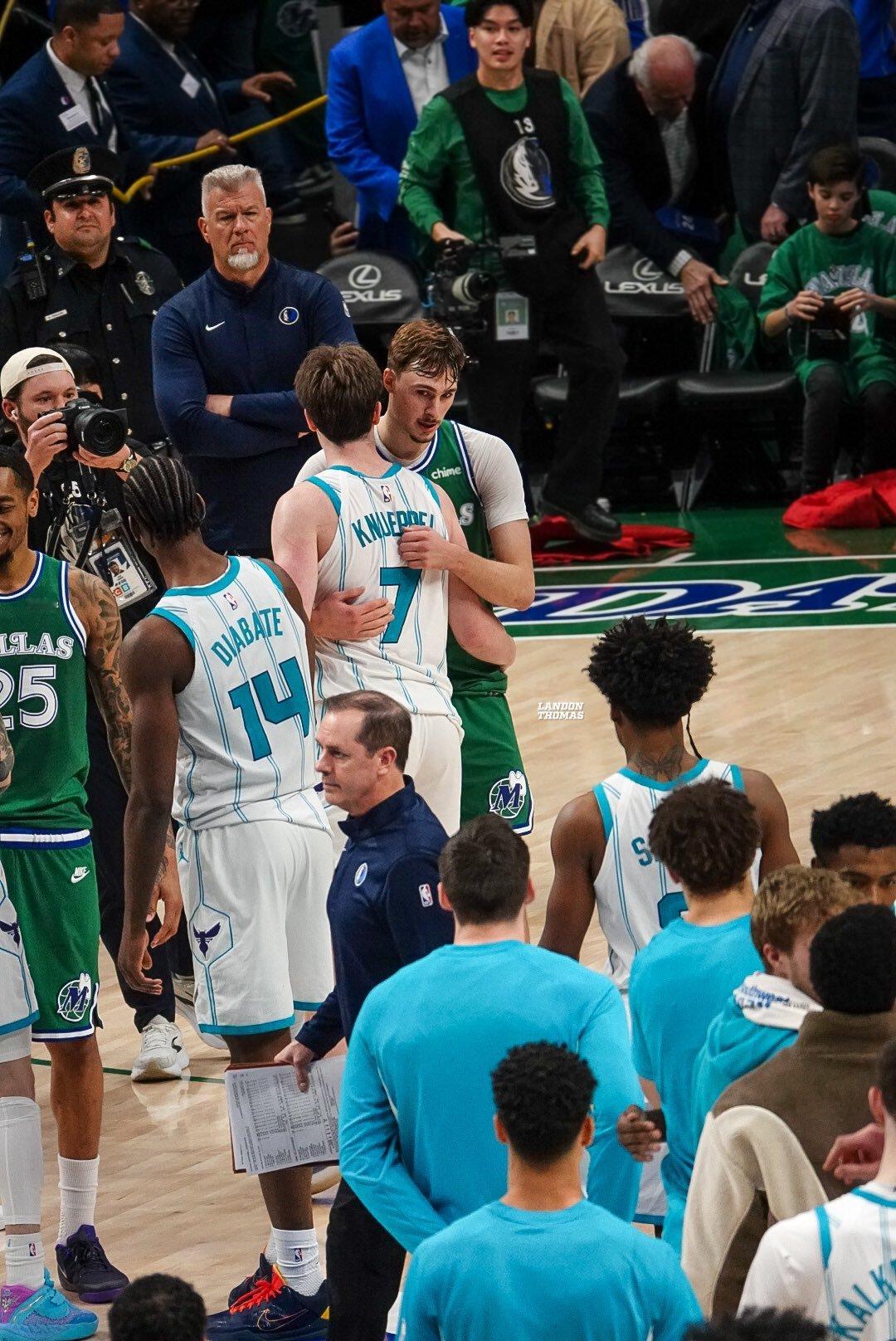 弗拉格谈首次在NBA赛场上面对康神：这很不可思议。相信大家都知道，他去年还是我的