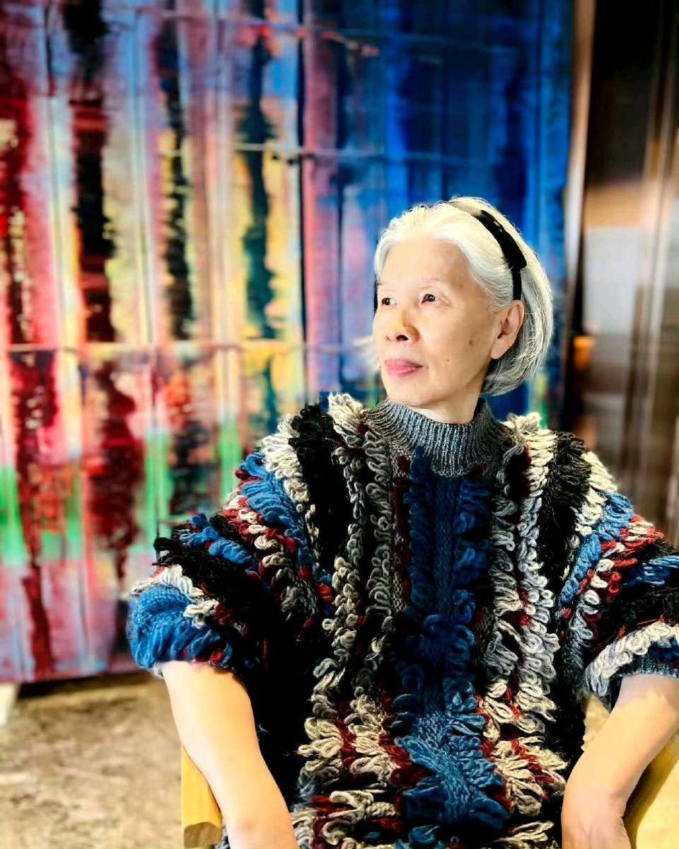 周杰伦妈妈是成功单亲妈妈，培养出一个优秀儿子，儿子家庭幸福，孝顺老妈，这是每个当