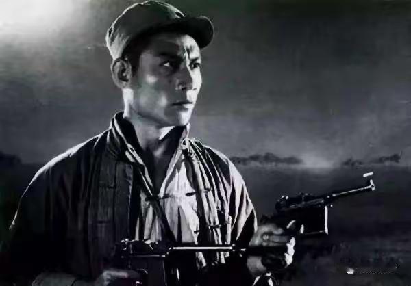 双枪李向阳原型曝光，随身三把手枪，真实战绩十发七中
 
提起《平原游击队》双枪李