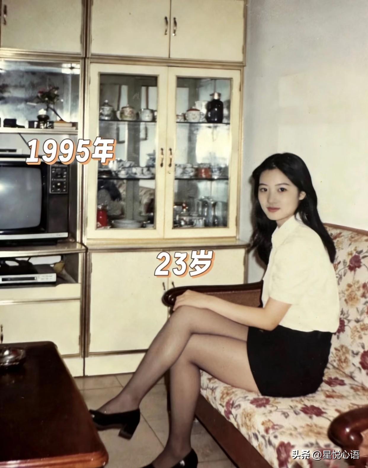 1995年，你是什么样的？
翻老相册翻到这张1995年的照片
23岁的姑娘，没美