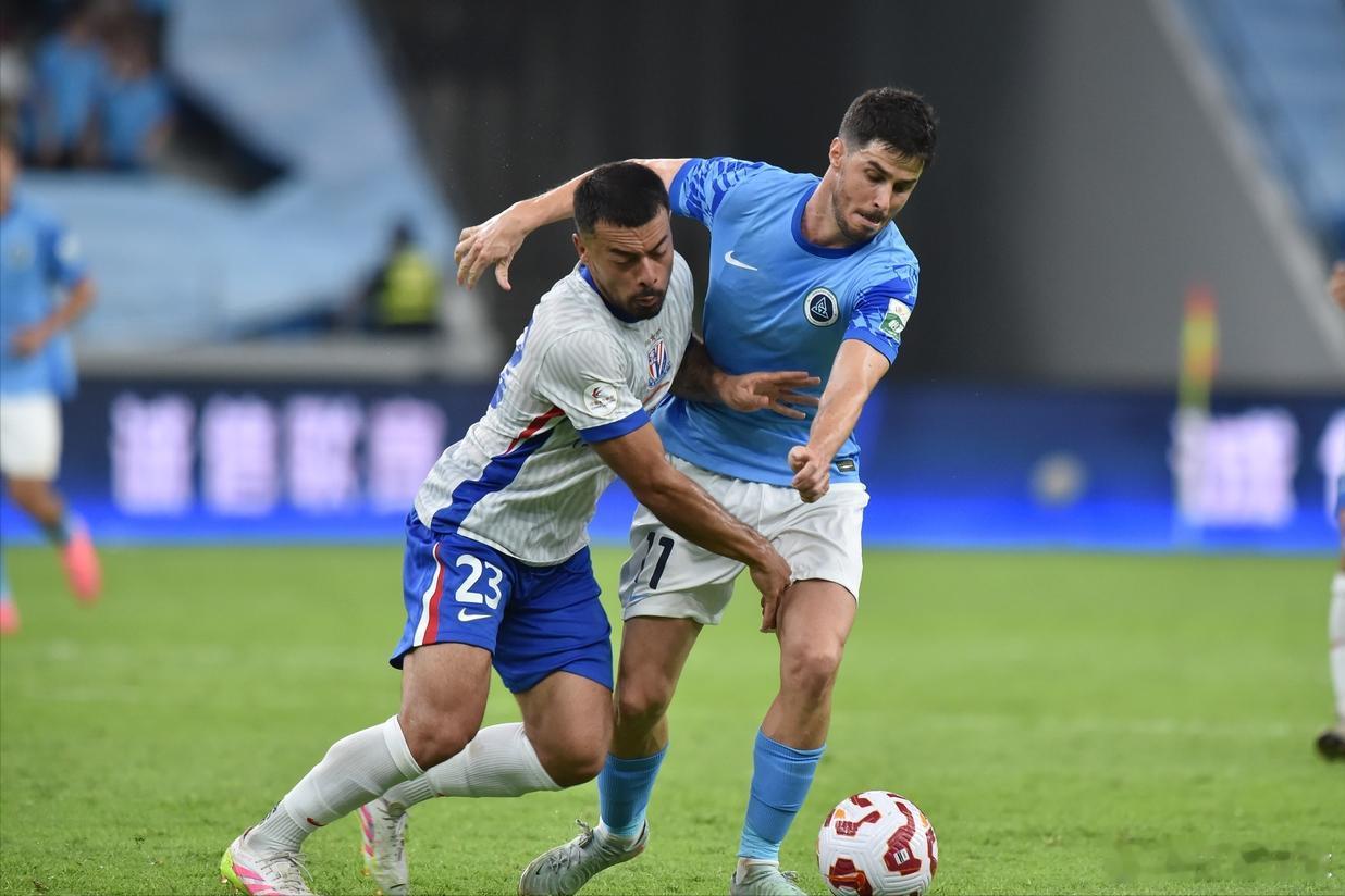 最后两轮如无意外，申花连续两个赛季离冠军都只差一丁点，这都是深圳新鹏城干的“好事