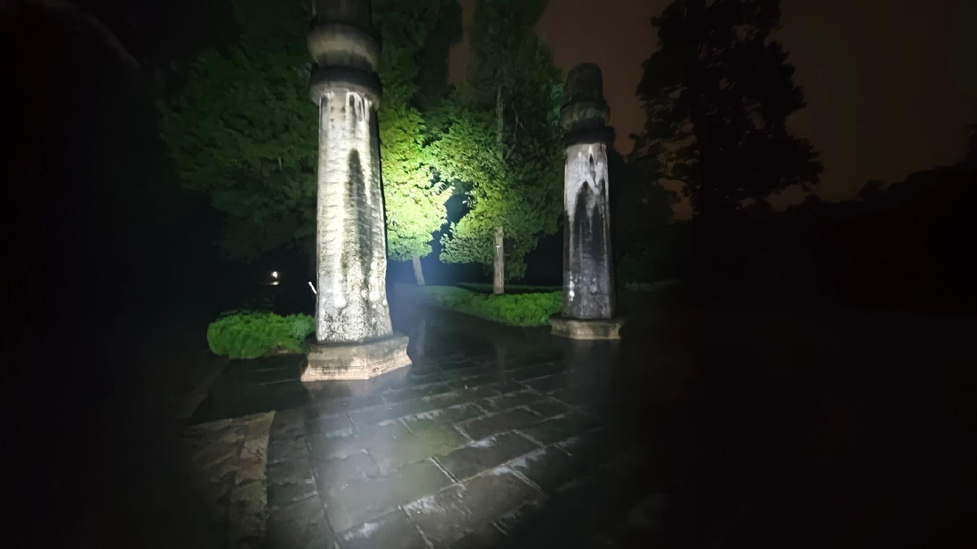 雨夜明孝陵。雨夜明孝陵 古墓 高温桑拿天带你感受下不一样的明孝陵