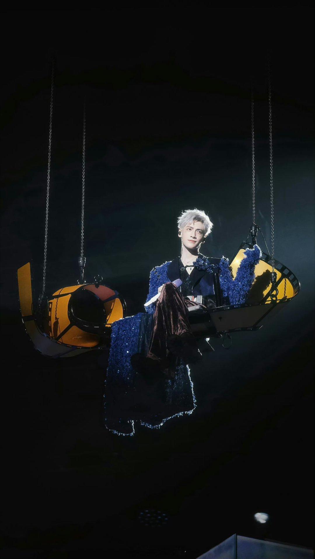 悬于夜色之上，你自带星光，如此美好🥺✨罗云熙