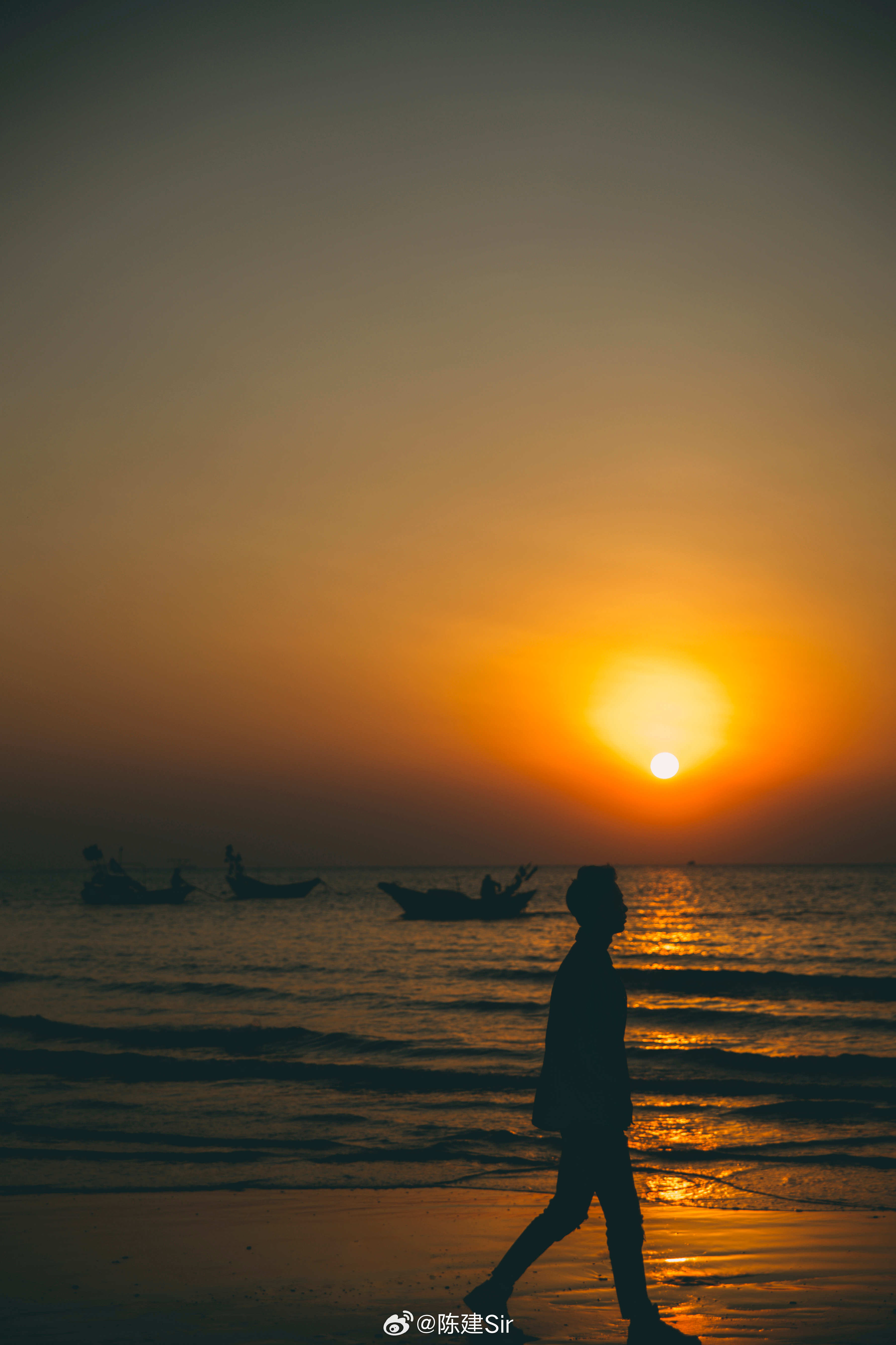 如果说这个冬天要开启一趟海岛旅行的话，我脑海里浮现的一定是涠洲岛🔆撞进这冬日里