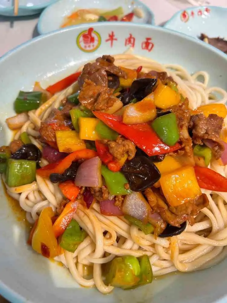 筋的亨兰州纯汤牛肉面