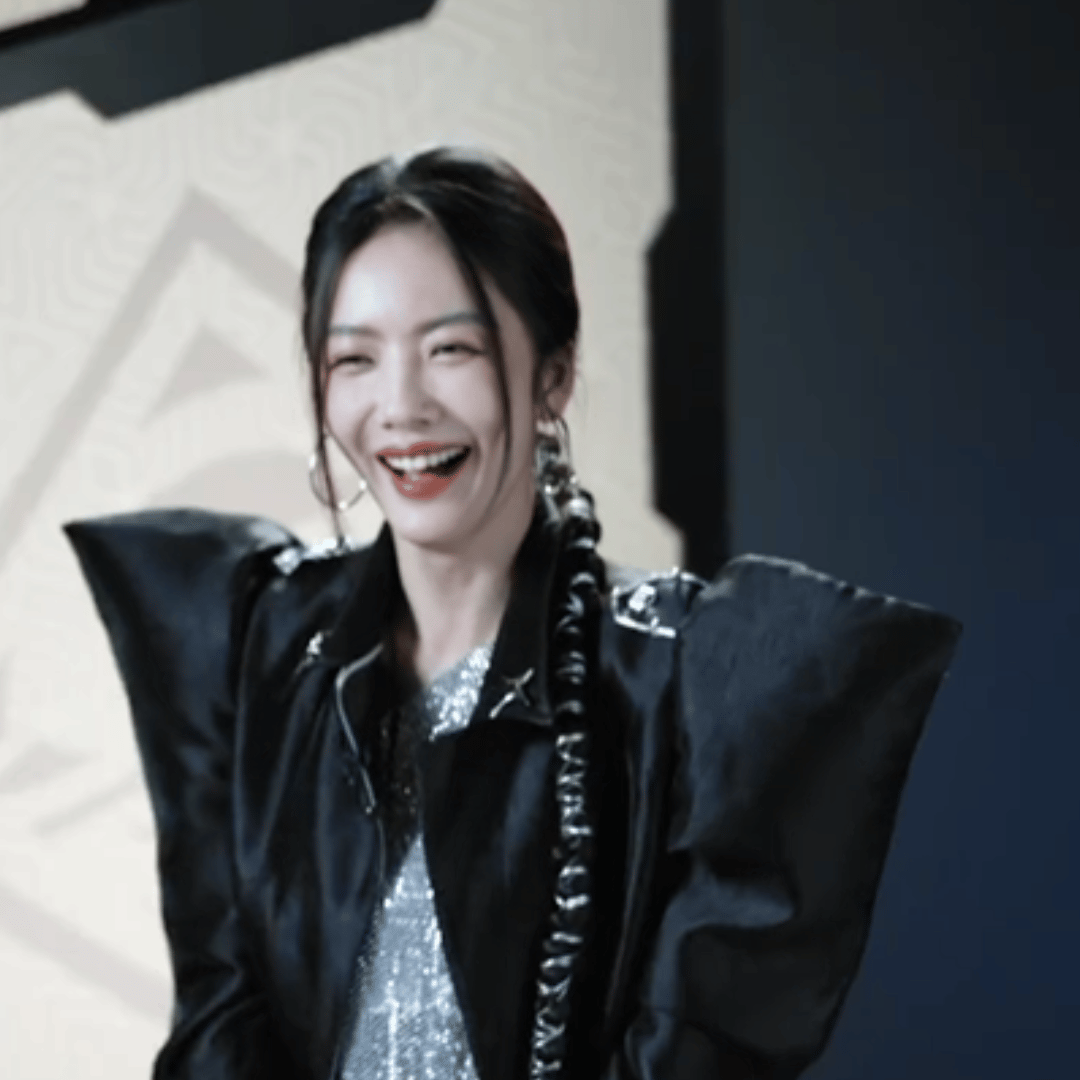 #蔡文静辫子绑成鞭子了##以为蔡文静头上有鞭子# 果然还得是蔡文静，毕竟可不是谁