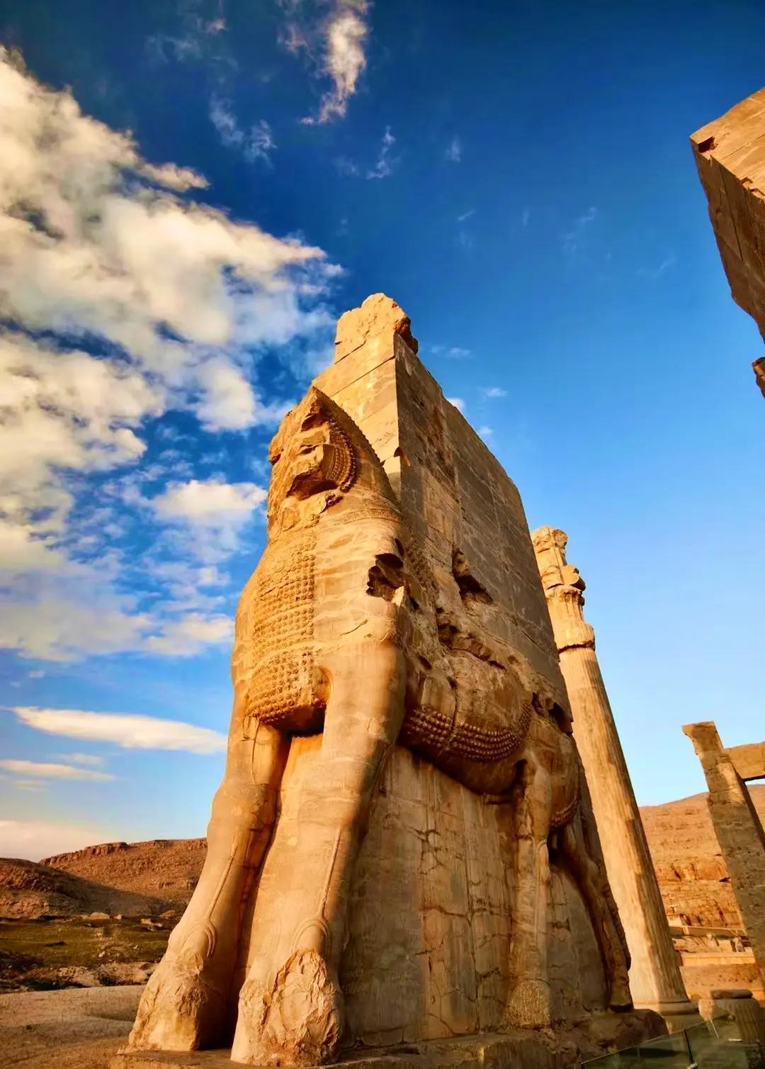 伊朗，这个硬抗美国的国家，有着超多值得探秘的景点。
        先说波斯波利