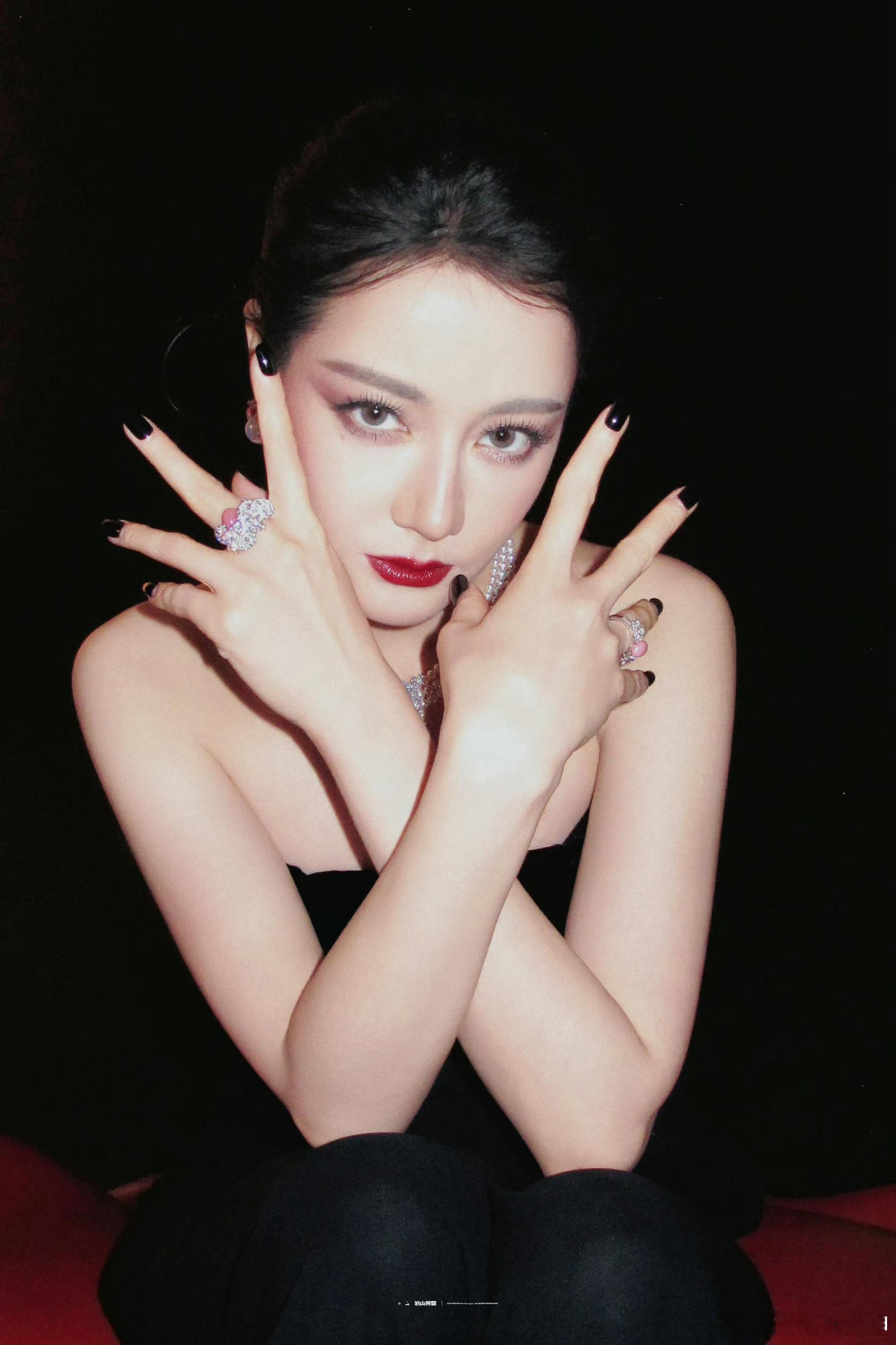 美巴生日快乐 🎉，不忘初心，细心打磨更多更好的角色🥰，做自己人生的女王👸?