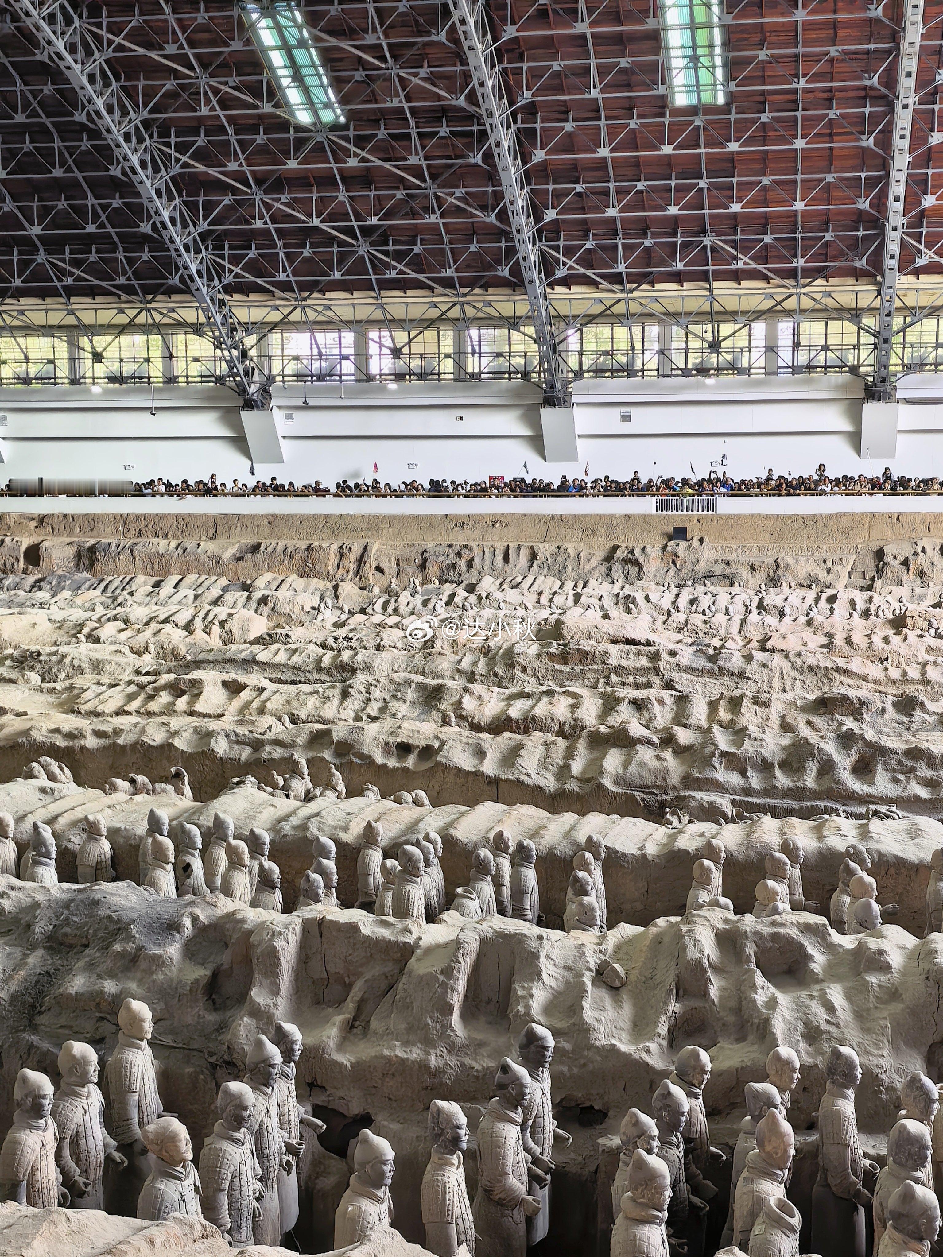 秦始皇兵马俑，实际是秦始皇陵核心区外的驻军部队所在地，但已经挖掘和修复出来的已经