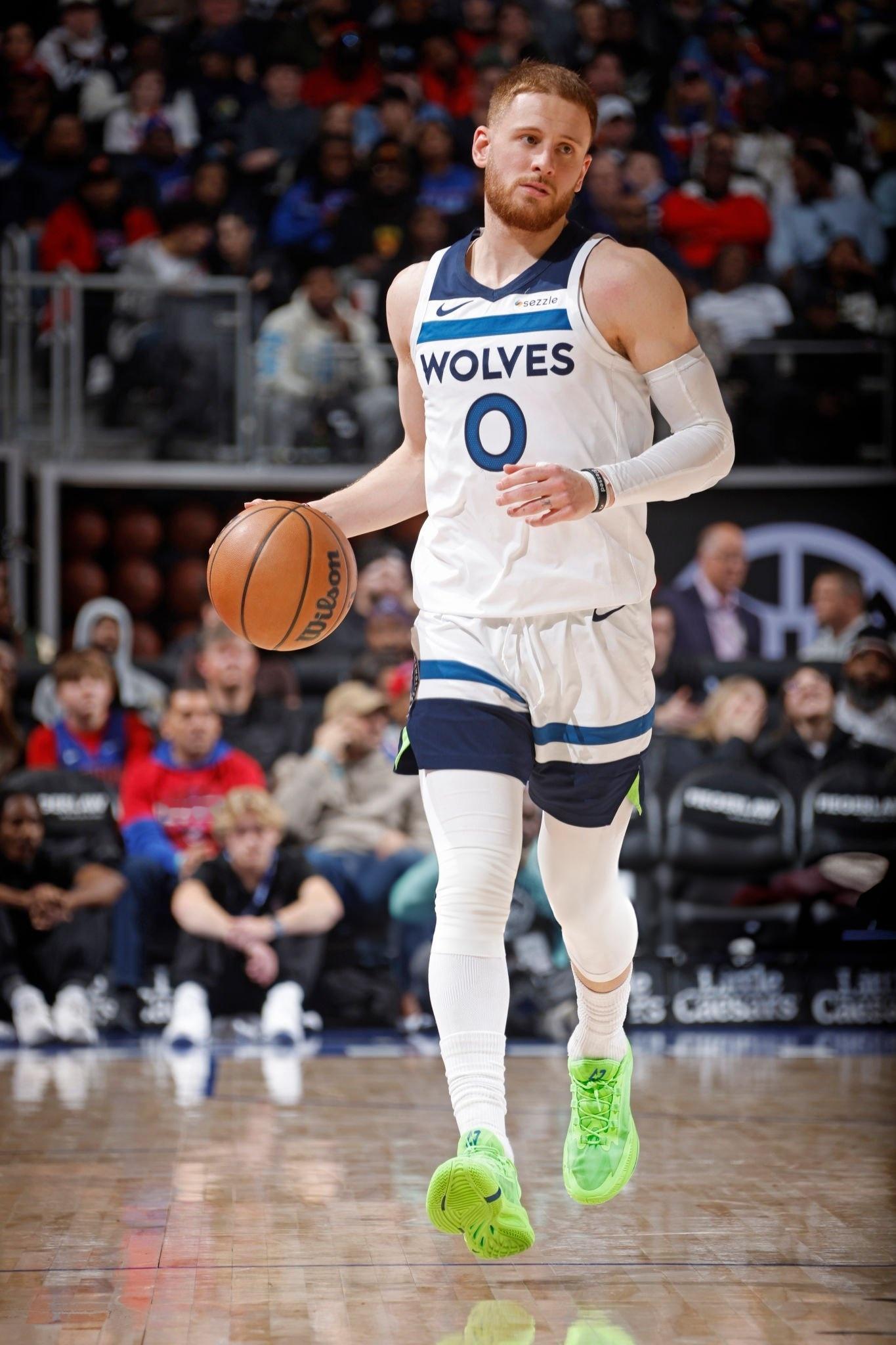 SNEAKERS ON COURT  Donte DiVincenzo 👀📷