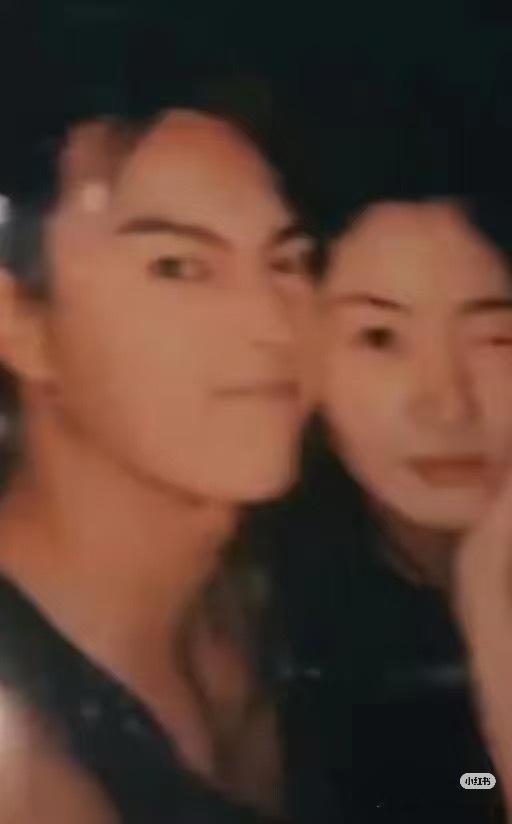一只清单又有小红书网友放了许凯和赵晴的合照，不过这看上去就是好朋友吧[晕][晕]