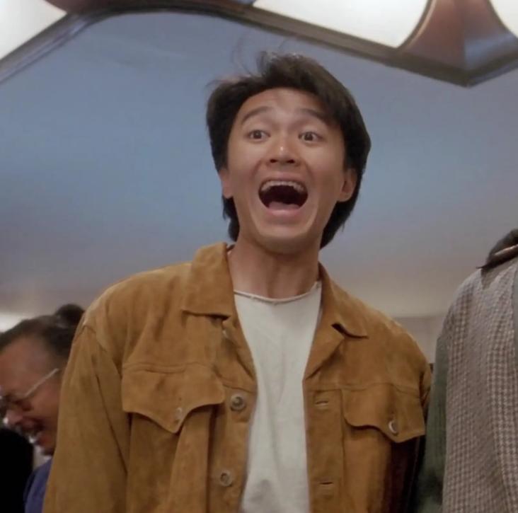 一次采访中，周星驰的电话突然响起，打断了鲁豫的话，鲁豫笑着说：“你可以接！万一是