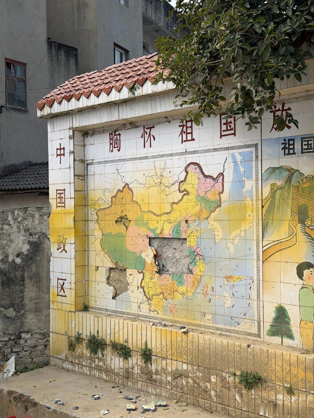 昨天在不是全程高速的前提下日行刚好1000公里抵达湖北松滋过夜。很不喜欢高速堵车