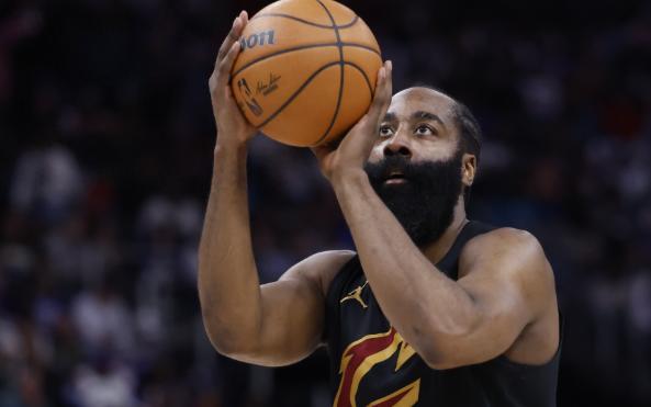 37岁哈登狂揽9700万大合同，纵观NBA历史，也就詹姆斯能压他一头！

202
