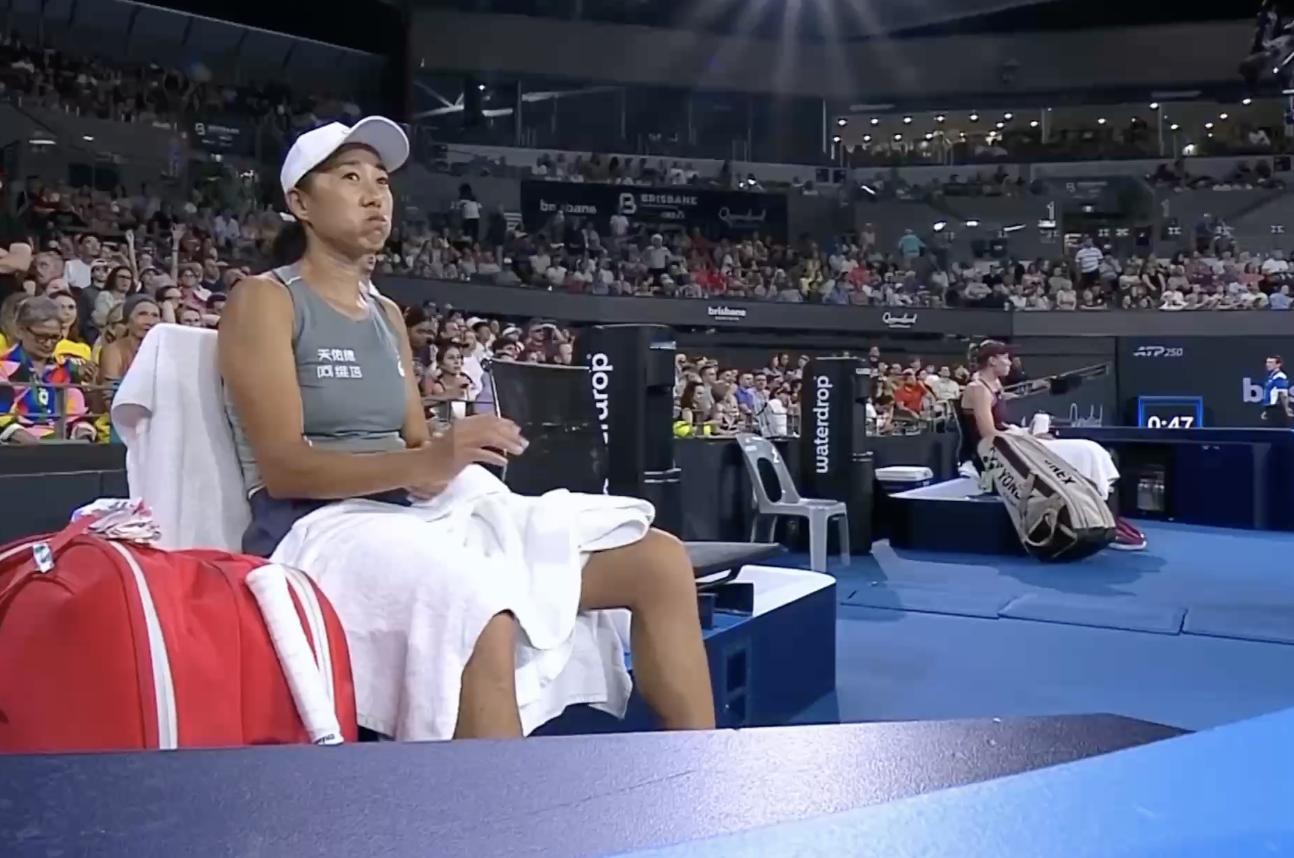WTA 布里斯班 500 赛次轮，张帅错失第二盘 4-1 的领先，3-6/5-7