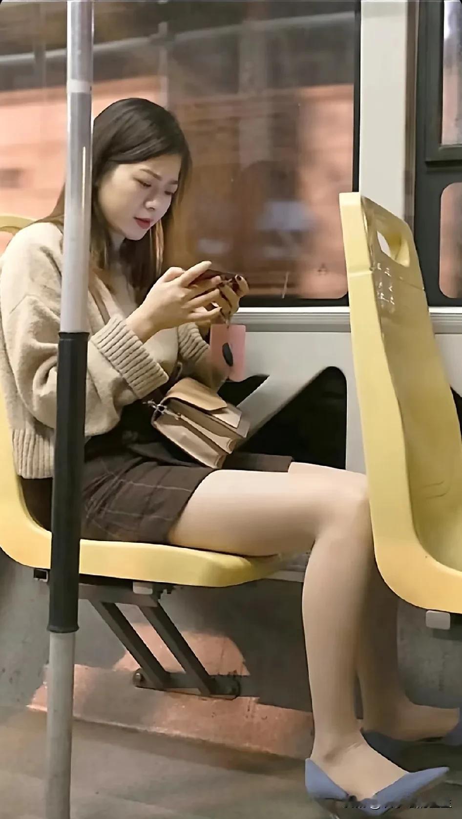 如何以一己之力让公交车里面的空气都变香了？[害羞]